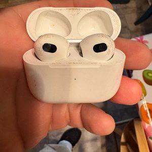 Apple airpods 3 gen. Not longer use them.